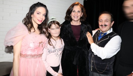 Θεοφανία Παπαθωμά: Mε Την Κόρη Της Στο Θέατρο