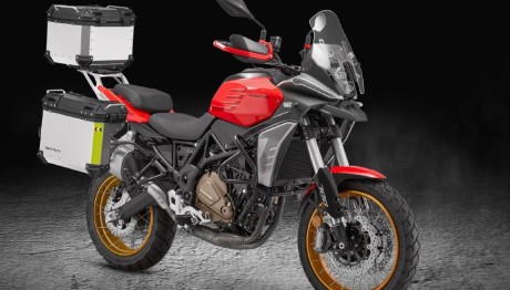 QJMOTOR SRT 700SX: Πόσο κοστίζει στην Ελλάδα