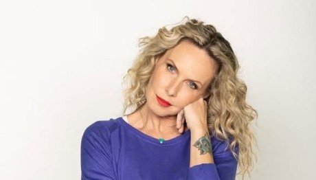 Εβελίνα Παπούλια