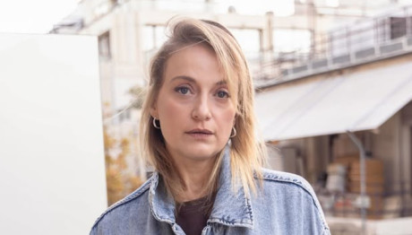 Δροσάκη: Με Το Τέλειο Χειμωνιάτικο Πανωφόρι Στην Ισπανία