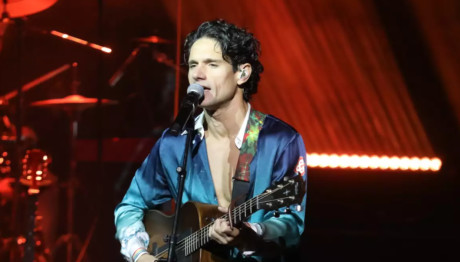 Βλάχος: Η απάντηση on stage για το πουκάμισο των 860 ευρώ