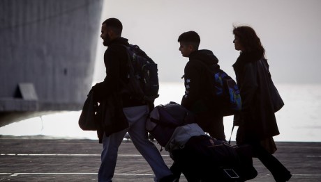επιβάτες πλοίων λιμάνι