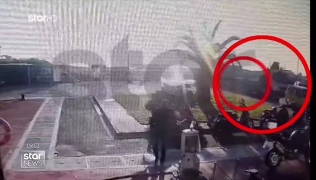 Μαρίνα Φαλήρου: Η Στιγμή Που Γερανοφόρο Παρασύρει Μηχανή