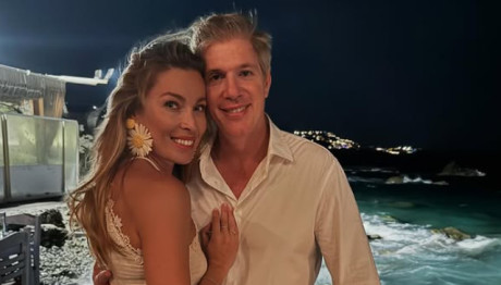 Η Χρουσαλά Στη Χρονομηχανή: Ποζάρει Λίγο Πριν Γεννήσει