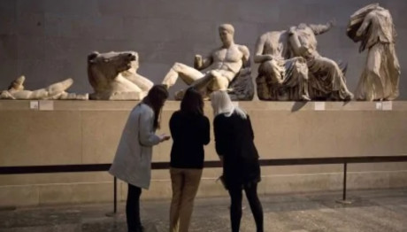 Βρετανικό Μουσείο:Απολυμένος Εργολάβος Εισέβαλε