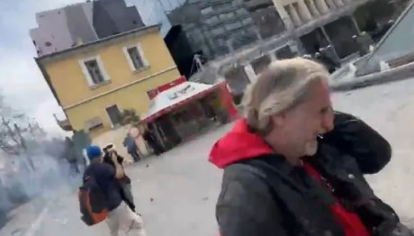 Πορεία για τα Τέμπη στην Αθήνα: Τραυματίστηκε ο φωτορεπόρτερ Μάριος Λώλος