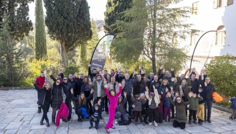 Nova:Εθελοντική Αναδάσωση Της Ι.Μ. Πεντέλης Από Εργαζομένους