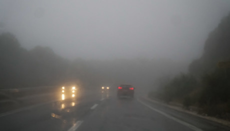 Πυκνή Ομίχλη Σκέπασε Την Αθήνα