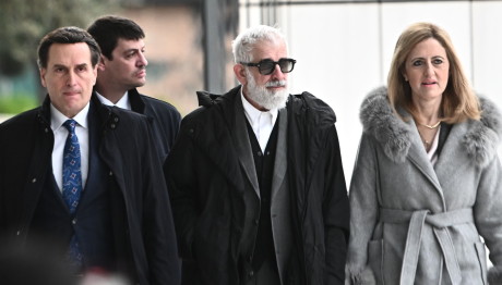 Δίκη Φιλιππίδη: Ένταση Με Τον Σύζυγο Καταγγέλλουσας