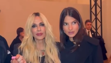 Άννα Βίσση: Με την κουμπάρα της, Δήμητρα Κούστα, στο Παρίσι