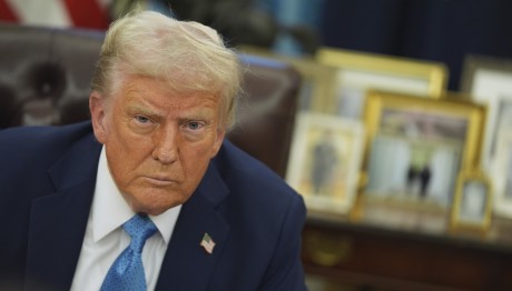 ΤΡΑΜΠ - ΑΜΒΛΩΣΕΙΣ - ΓΥΝΑΙΚΕΣ - ΣΤΡΑΤΟΣ