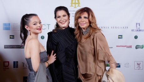 Μιμή Ντενίση: Η Βράβευση Στο Παρίσι