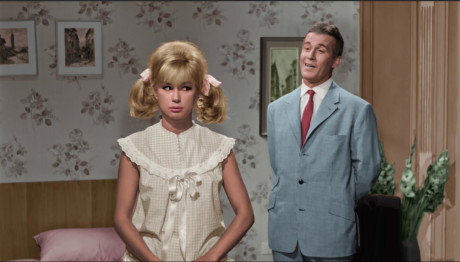 Χτυποκάρδια Στο Θρανίο Με Χρώμα Στο Star - Απόψε Στις 21:00