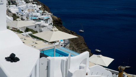 Σεισμοί Σαντορίνη: Γιατί Πρέπει Να Αδειάσουν Οι Πισίνες;