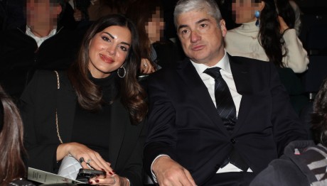 Σταματίνα Τσιμτσιλή: Με cropped σακάκι και Chanel μπότες