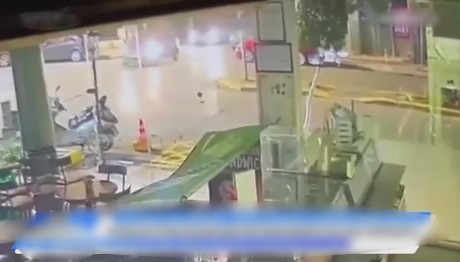 Τροχαίο Καισαριανή: Μηχανή Συγκρούστηκε Με ΙΧ - Ένας Νεκρός