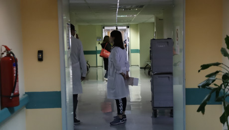 Βούλα: Δικηγόρος Απείλησε Με Μαχαίρι Τη Γιατρό Αδερφή Του