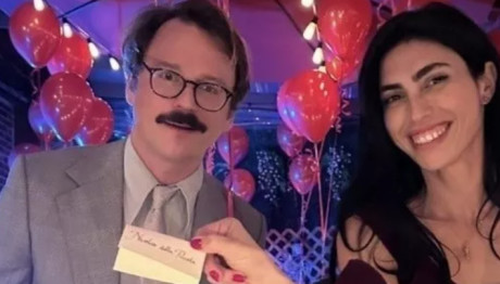 Νικόλας Νιάρχος: Αρραβωνιάστηκε Την Εικαστικό Σύντροφό Του