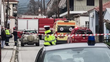 Λάρισα: Αυτοκτόνησε ο δράστης που είχε κλειστεί στο ξυλουργείο του