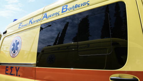 Νέο Φάληρο: Μηχανάκι Συγκρούστηκε Mε Tραμ