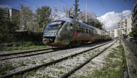 Σεπόλια: Παρ’ ολίγον Παράσυρση Μηχανής Από Τρένο