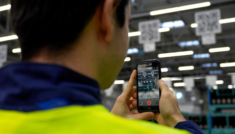 BMW: Η έξυπνη λύση που χρησιμοποιεί σε εργοστάσιο της