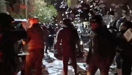 Ρουβίκωνας: Επίθεση Στο Σπίτι Του Κώστα Τασούλα