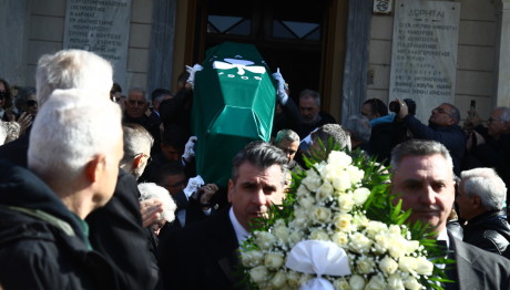 Κηδεία Τάκη Οικονομόπουλου: Σε Λαϊκό Προσκύνημα Η Σορός