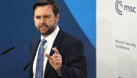 Βανς: Κατσάδιασε Την Ευρώπη Στη Διάσκεψη Του Μονάχου