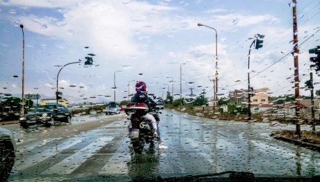 Καιρός: Συννεφιά και βροχές σήμερα- Πού αναμένονται ισχυρές καταιγίδες