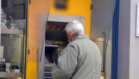 Η κυβέρνηση εξετάζει τη χρήση των αποθεματικών του ΑΚΑΓΕ (Ασφαλιστικό Κεφάλ