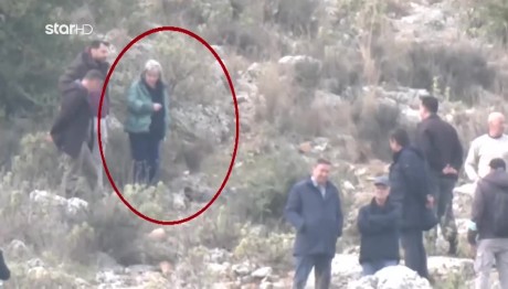 Βασίλης Καλογήρου: Η Μητέρα Του Αντικρίζει Τη Σορό Του