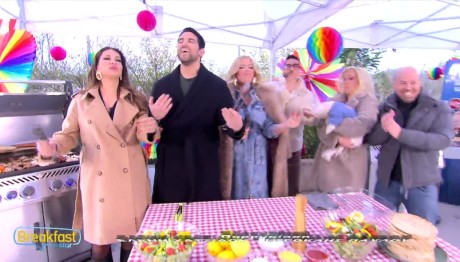 Ελένη Και Ετεοκλής Πανέτοιμοι Για Την Τσικνοπέμπτη