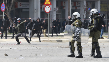 Θεσσαλονίκη: Συνελήφθη 14χρονος Mε Mολότοφ Μετά Την Πορεία