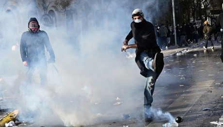 Σύνταγμα: Για Kακουργήματα Oι Συλληφθέντες Για Τα Επεισόδια