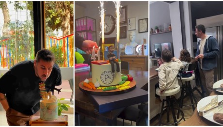 Άκης Πετρετζίκης: Γενέθλια έκπληξη με δύο τούρτες & τα παιδιά του μαζί