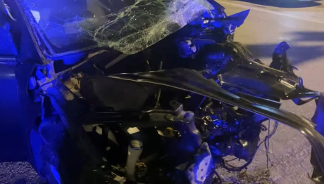 Τροχαίο Γλυφάδα: Αυτοκίνητο Έπεσε Σε Στάση Λεωφορείου