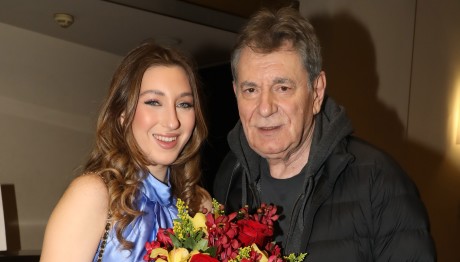 Άγγελος Διονυσίου: Η κόρη του στην πρεμιέρα για τη ζωή του παππού της