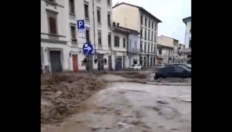 Ιταλία: Συναγερμός Λόγω Κακοκαιρίας - Πλημμύρες Στην Τοσκάνη