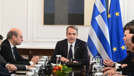Το Διπλό Μήνυμα Του Ανασχηματισμού