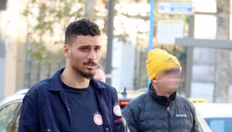 Kάρμο: Με Τους Συμπαίκτες Του Στο Κέντρο Της Αθήνας