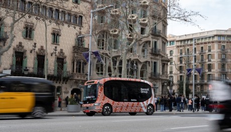 Renault: Προχωρά την αυτόνομη οδήγηση στα λεωφορεία