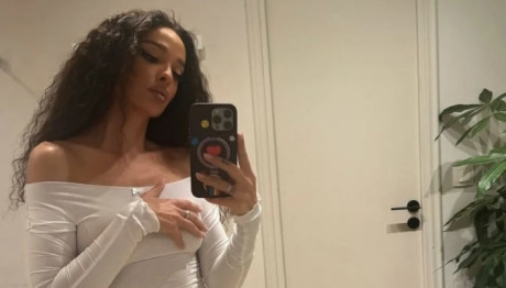 Φουρέιρα: Κάνει κοιλιακούς με στενό φόρεμα λίγο πριν βγει στη σκηνή!