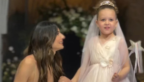 Παπαγεωργίου: Πασαρέλα Με Κοριτσάκι Που Πάσχει Από Λευχαιμία