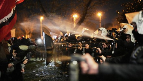 Αναβρασμός Στην Τουρκία: Μαζικές Διαδηλώσεις Για Ιμάμογλου