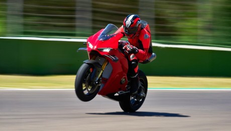 Ducati Athens: Ανοίγει τη νέα σεζόν με όλα τα νέα μοντέλα