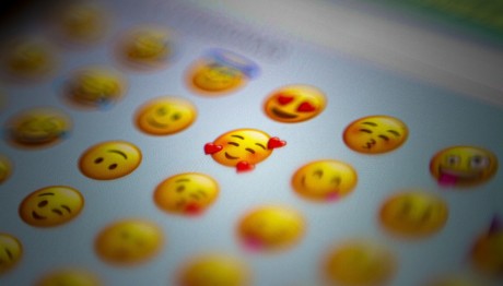 Adolescence: Τι Συμβολίζουν Εmojis Που Χρησιμοποιούν Παιδιά