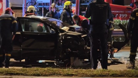 Τροχαίο Ποσειδώνος: Καρφώθηκε Σε Κολώνα 20χρονος Οδηγός