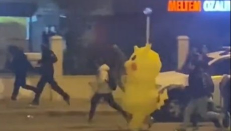 Τουρκία: Ο Πίκατσου Διαδήλωσε Για Τον Ιμάμογλου