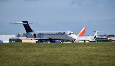 Απετράπη σύγκρουση Airbus με στρατιωτικό αεροσκάφος